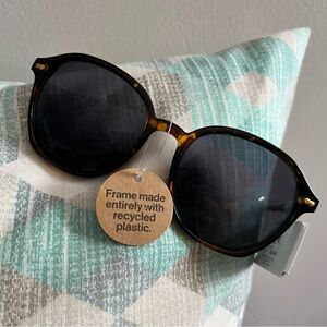 #8 Ophelia Roe Women’s Chic Tortoise Shell Sunglasses